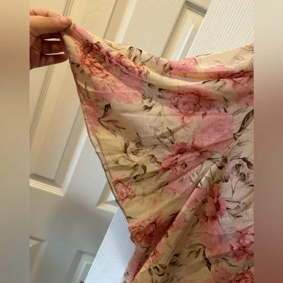 SHEIN Curve 3X Sheer Pink and Cream Floral Blouse 2/Butterfly Sleeves NWOT - Picture 3 of 6